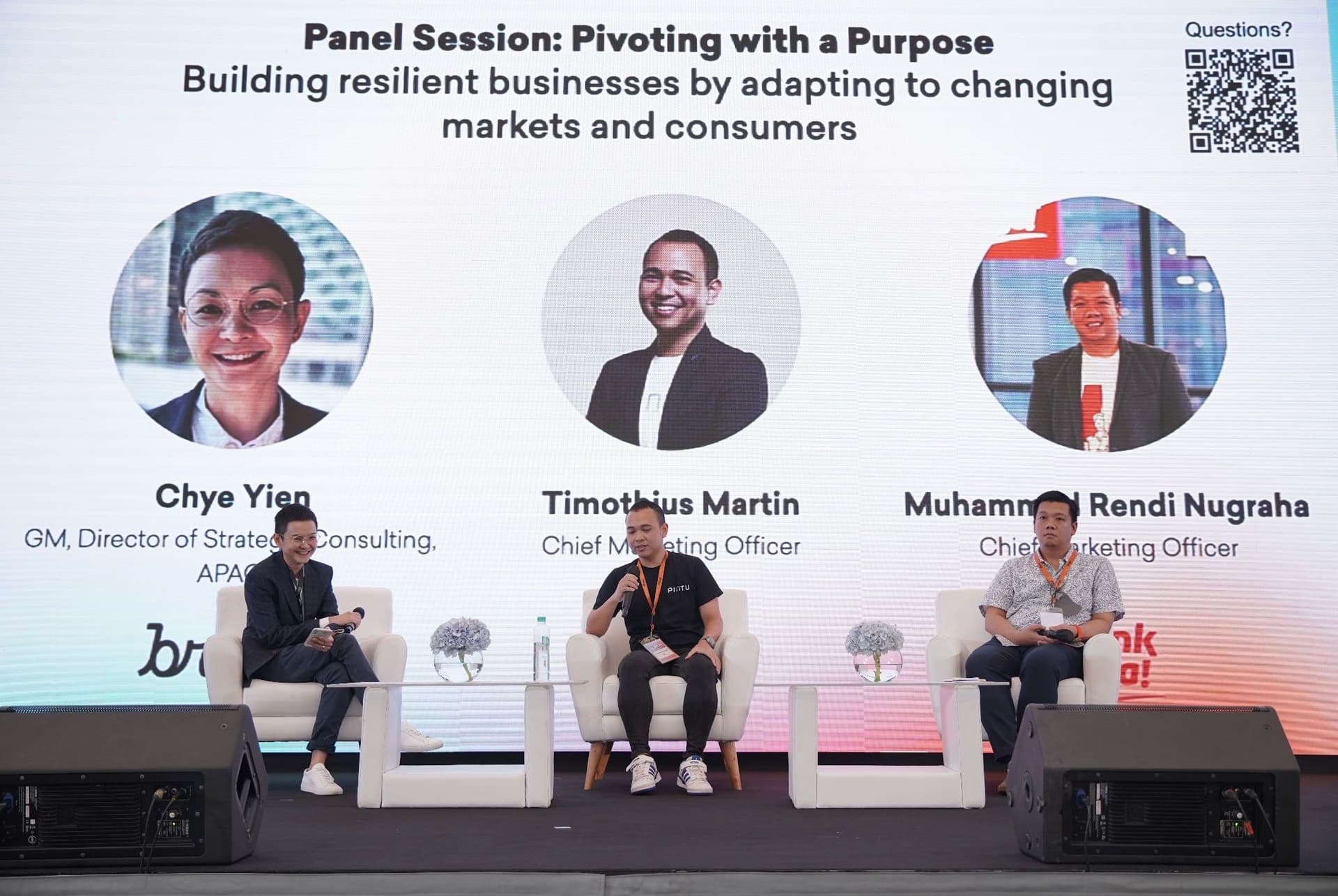 Muhammad Rendi Nugraha, CMO at LinkAja and Timothius Martin, CMO at Pintu, at their panel session