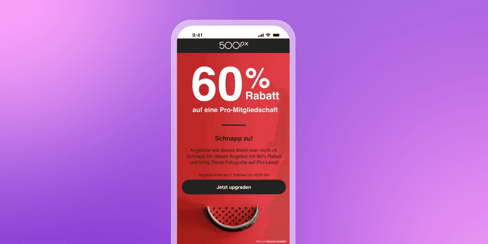 a phone screen displays a 60 % rabatt offer