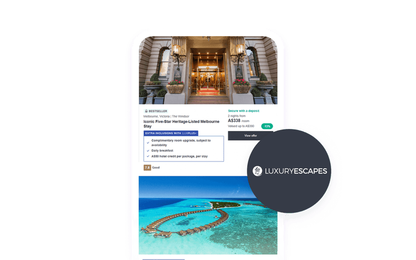 熱帯のビーチの写真や旅行プランが掲載された「Luxury Escapes」のウェブサイトを表示しているスマートフォン。