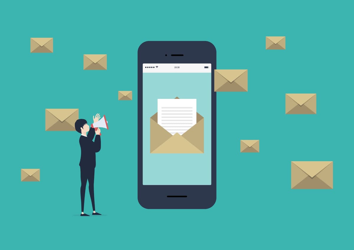 プッシュ通知の開封率を上げるには?効果や開封率を上げる方法・成功事例を紹介