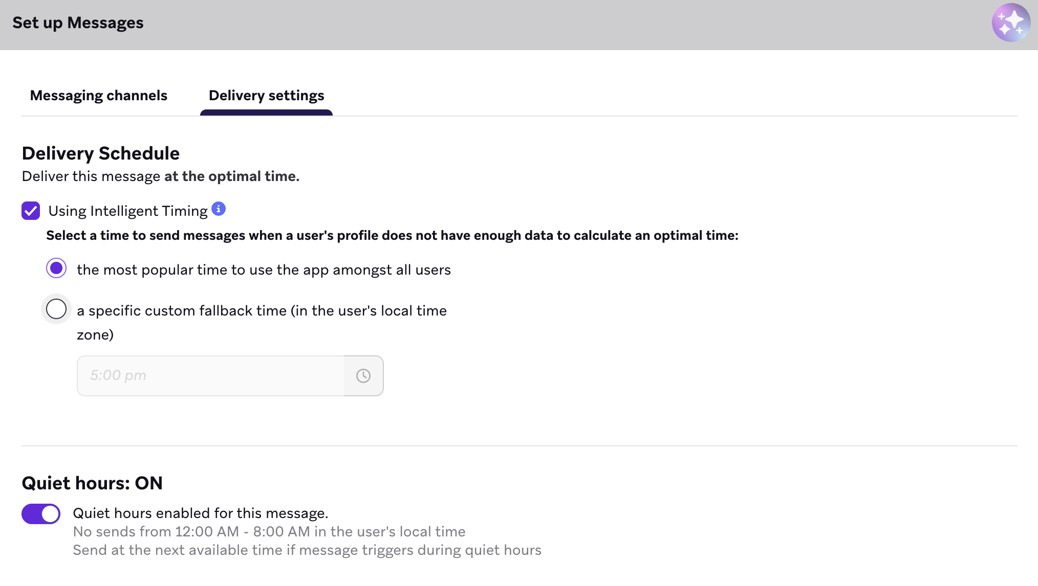 Der Tab „Delivery Settings“ für die Einstellungen der Nachrichten-Komponente. Ruhezeiten sind aktiviert, und das Kontrollkästchen „Using Intelligent Timing“ ist ausgewählt, um die Nachricht zur optimalen Zeit zuzustellen.