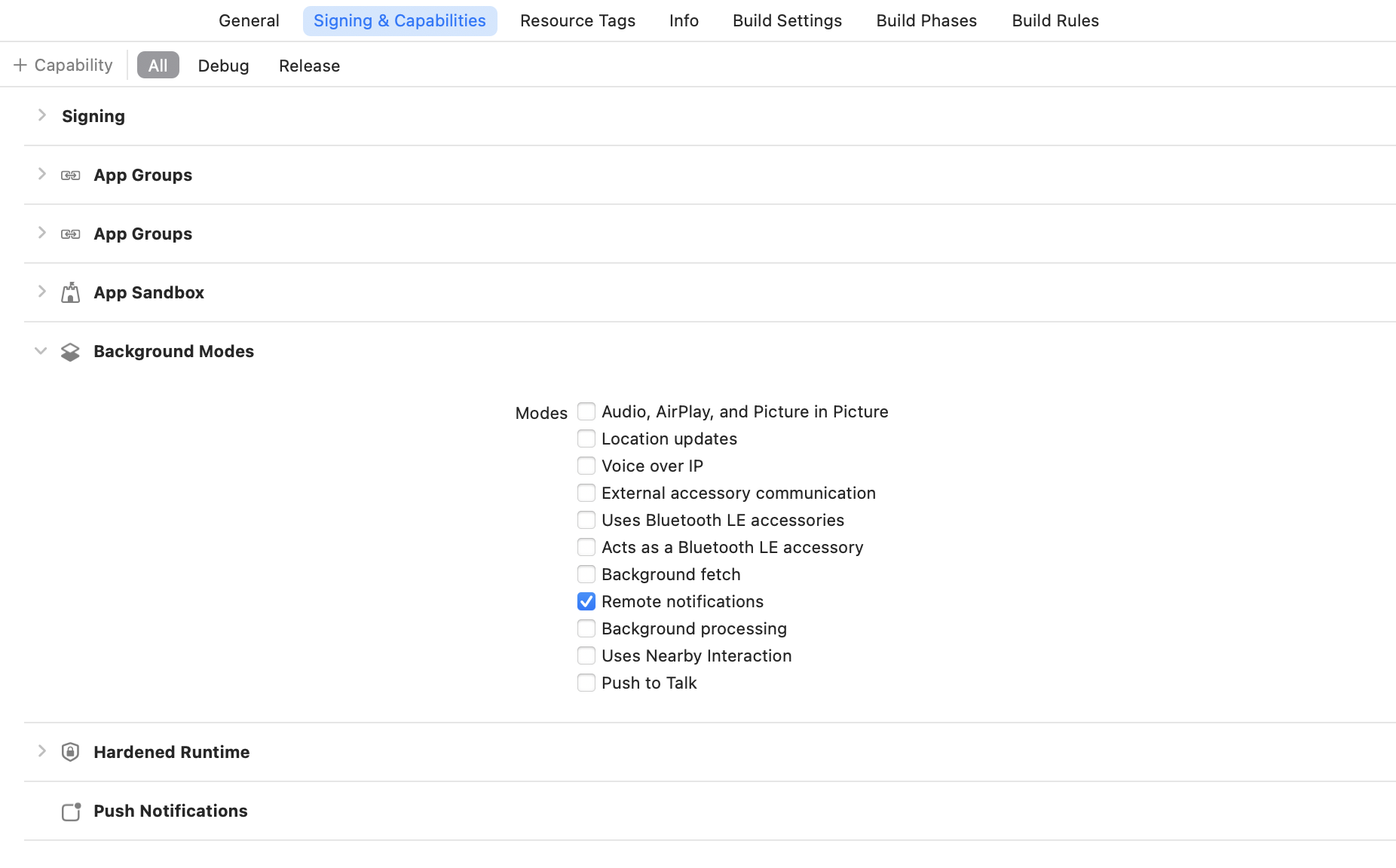 Xcode zeigt das Kontrollkästchen „Remote notifications“ unter „Capabilities“ an.
