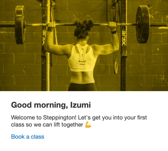 Eine hervorgehobene Content-Card mit dem Bild eines Gewichthebers und Text, der zur Buchung eines Fitnesskurses einlädt.
