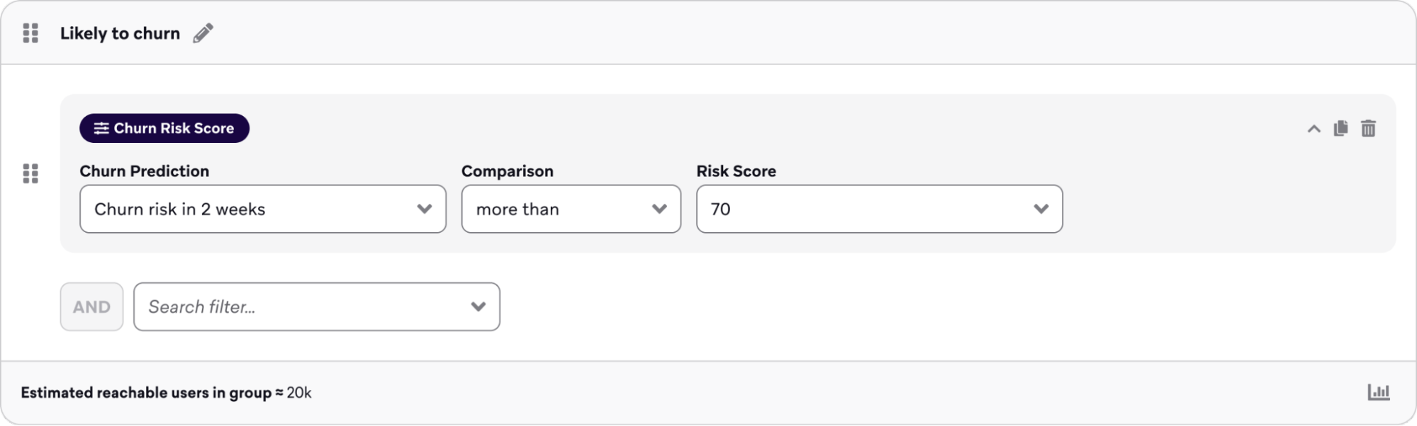 Filtrado de segmentos para usuarios con una puntuación de riesgo de abandono superior a 70.