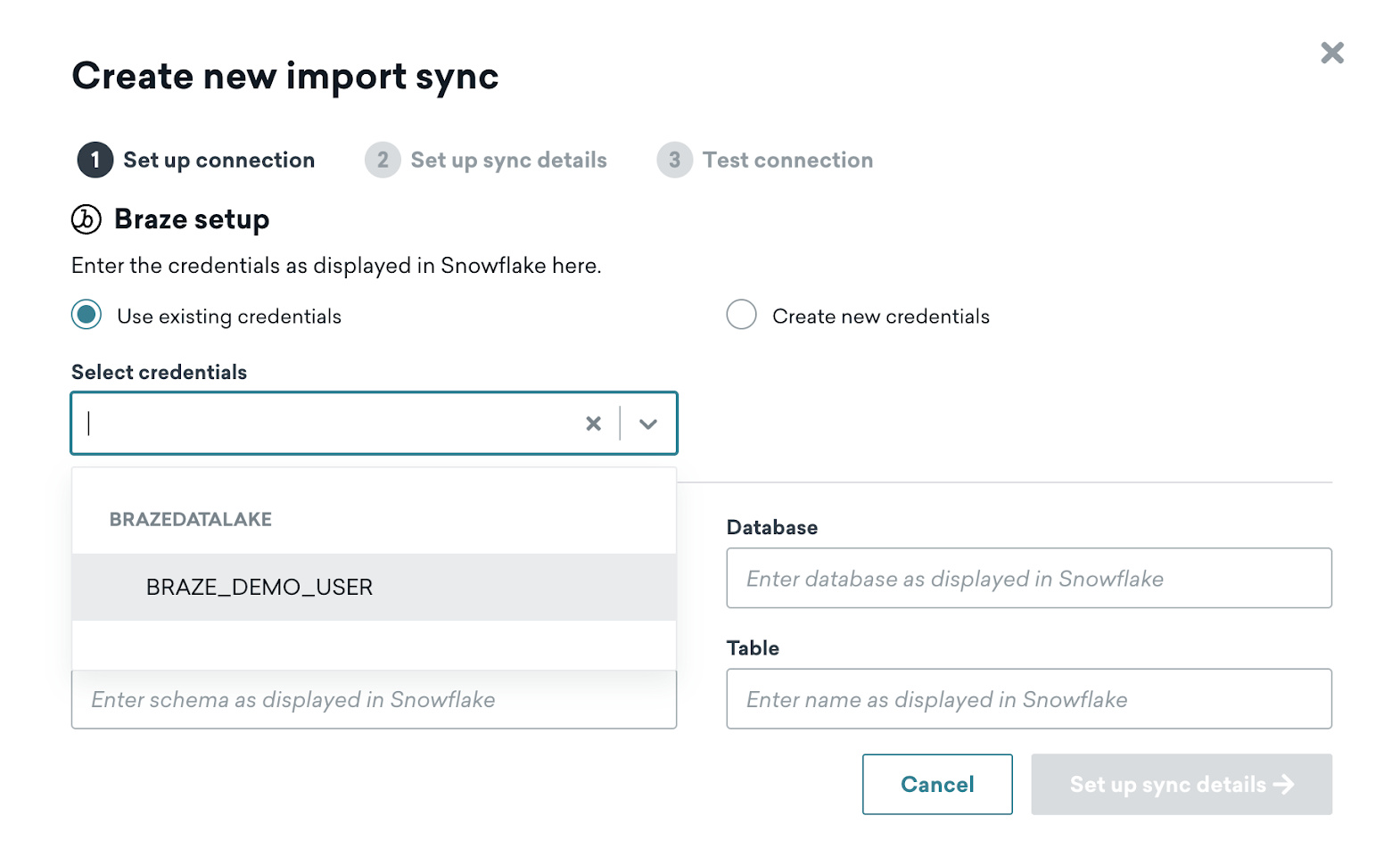 La page "Créer une nouvelle synchronisation d'importation" pour Snowflake dans le tableau de bord de Braze avec la liste déroulante "Sélectionnez un identifiant" ouverte à l'étape 1 : " Configurer la connexion ".