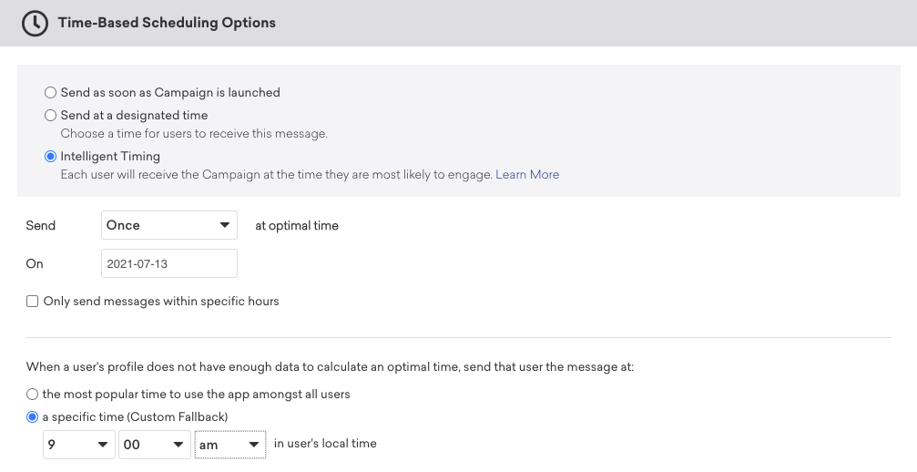 Une campagne avec l’option « Timing intelligent » sélectionnée pour envoyer une fois à l’heure optimale le 13 juillet 2021 avec une heure de secours personnalisée réglée à 9 h pour les utilisateurs n’ayant pas suffisamment de données dans leurs profils pour calculer un moment optimal.