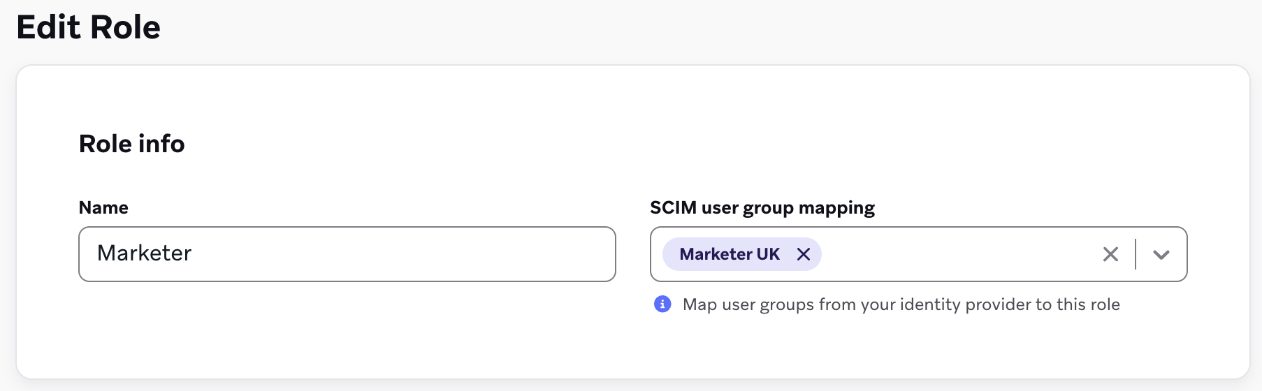 A página "Editar função" com o grupo SCIM "Marketer UK" selecionado no campo "Mapeamento de grupo de usuários SCIM".